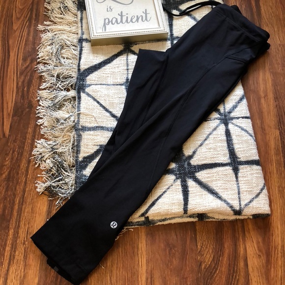 lululemon athletica Pants - Lululemon women’s Capri leggings